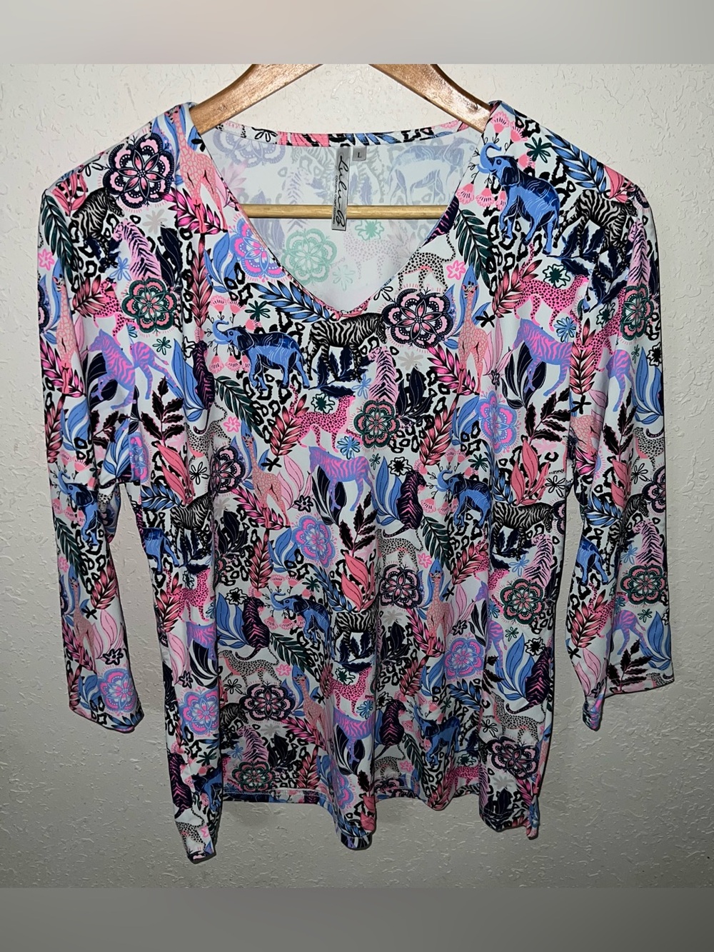 Lulu B Bright Jungle Print V-Neck 3/4 Sleeve Top Size Large.